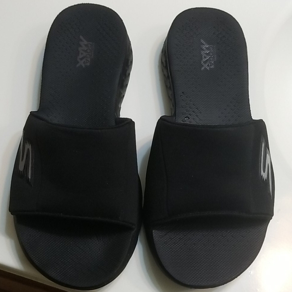Sandals - Picture 1 of 4